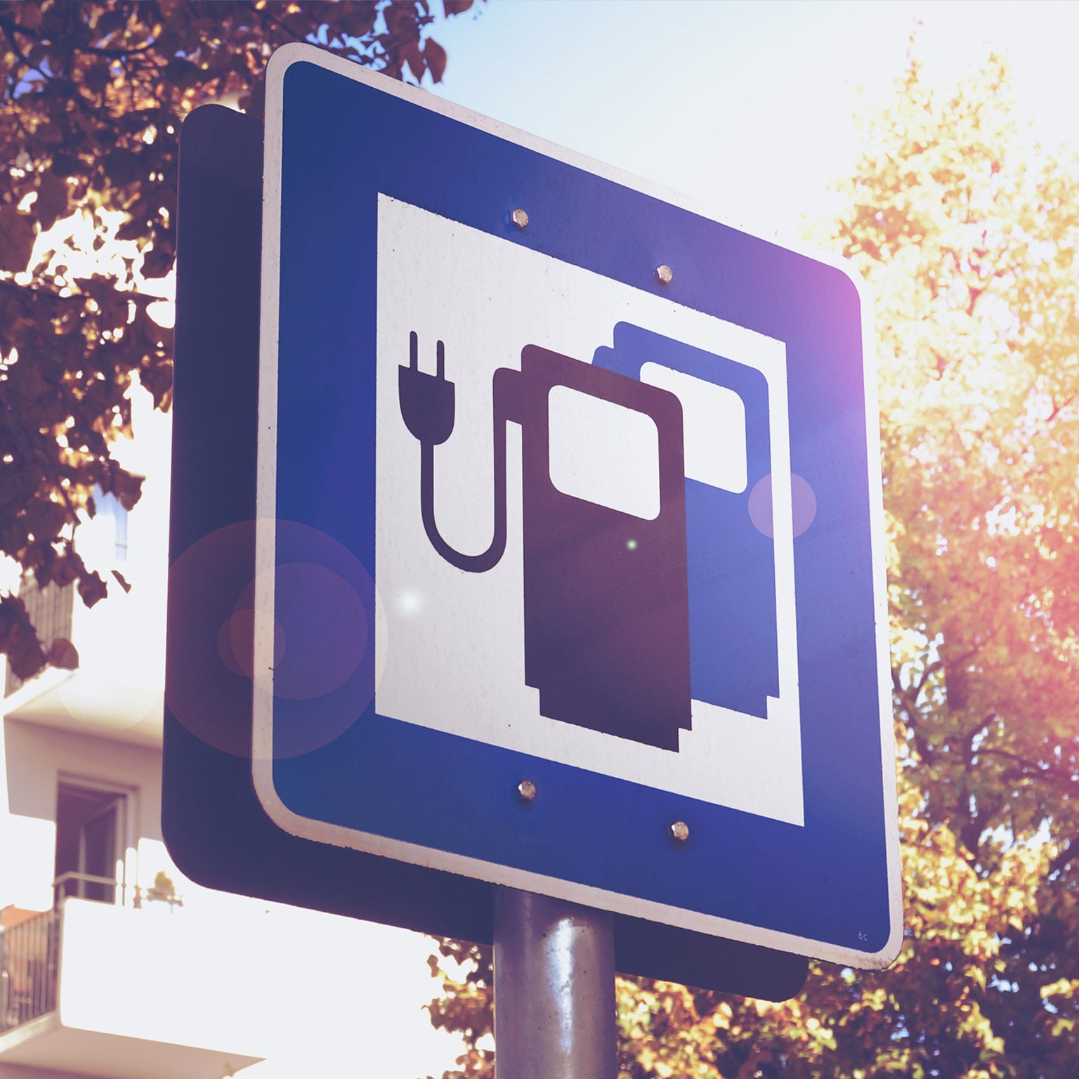 Expanding electricvehicle adoption despite EV market growing pains